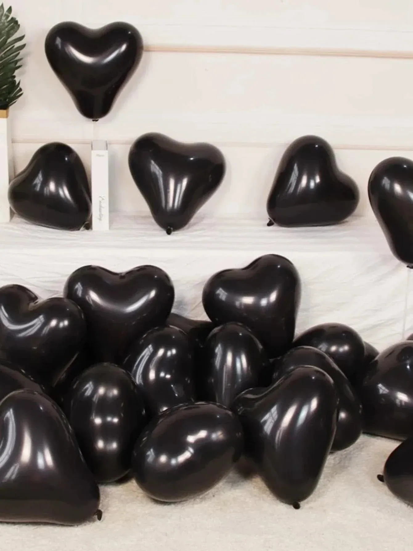 20 Heart Shaped Balloons for Valentines Day Decor