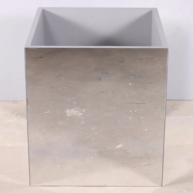 Box mirror 23 x 21 x 21