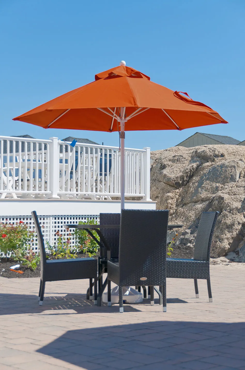 Frankford 845FM 7.5' Monterey Pulley Lift Fiberglass Market Umbrella