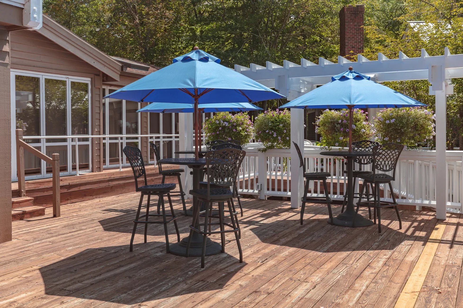 Frankford 845FM 7.5' Monterey Pulley Lift Fiberglass Market Umbrella