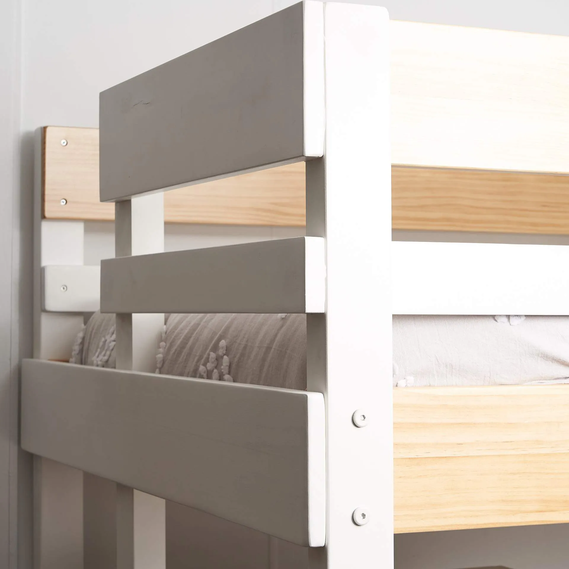 Mid-Line Corner Bunk Bed with Mid-Line Chest