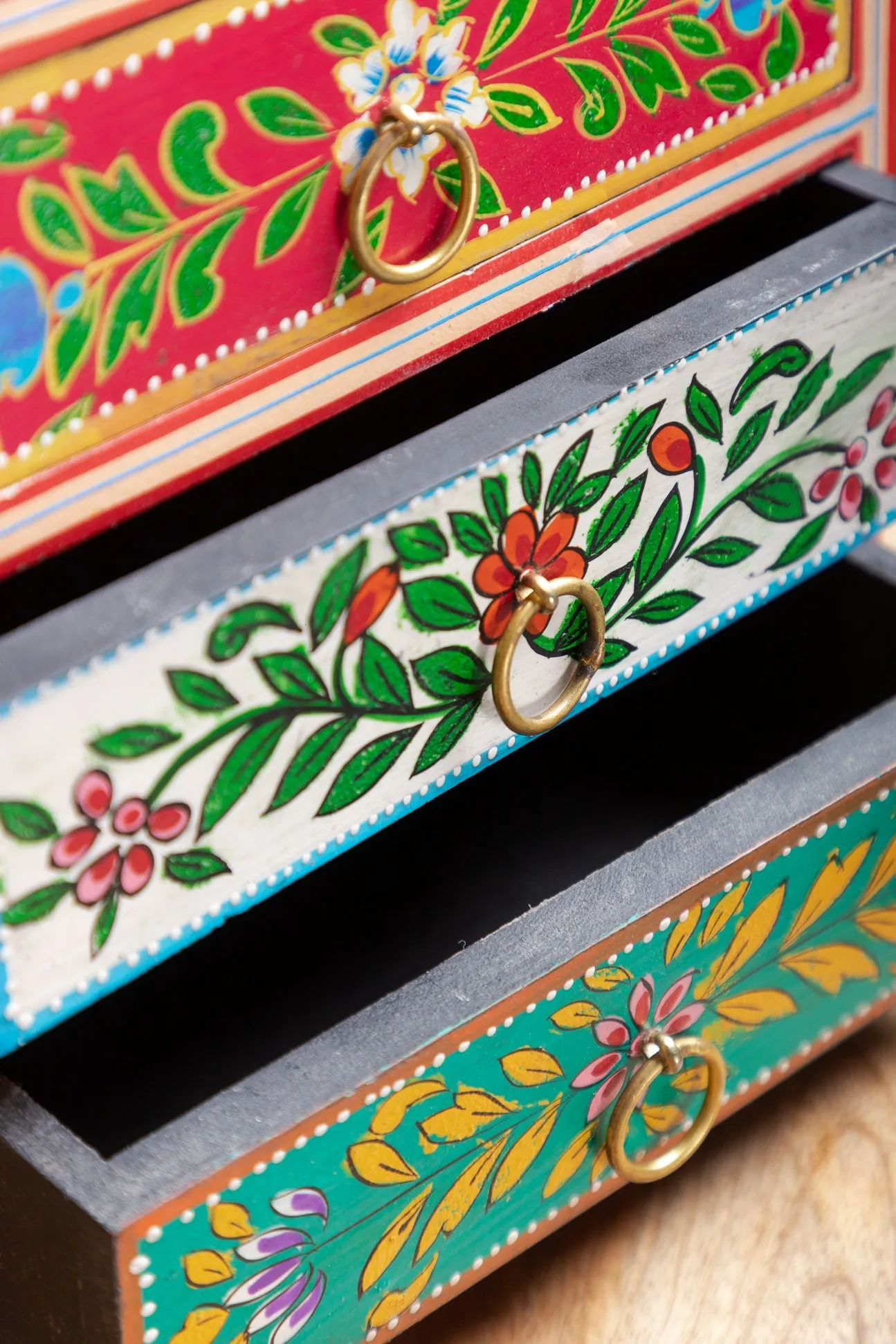 Traditional Floral Hand Painted Wooden Chest with 3 Drawers - Timeless Elegance and Functional Storage